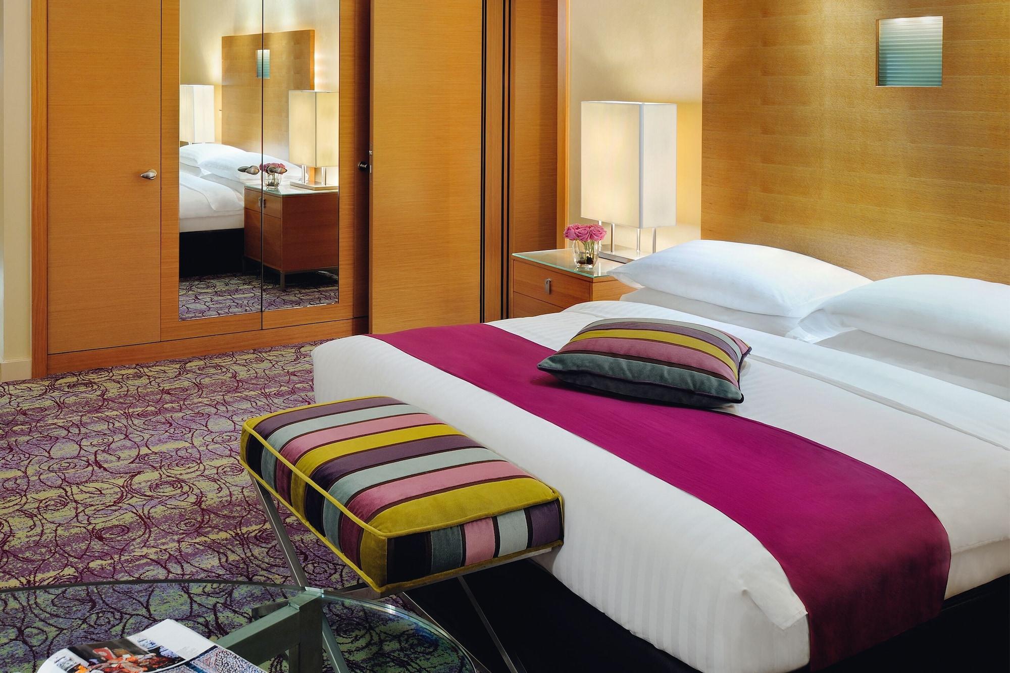 Qabila Westbay Hotel By Marriott Доха Екстериор снимка A room at the Mandarin Oriental, Munich