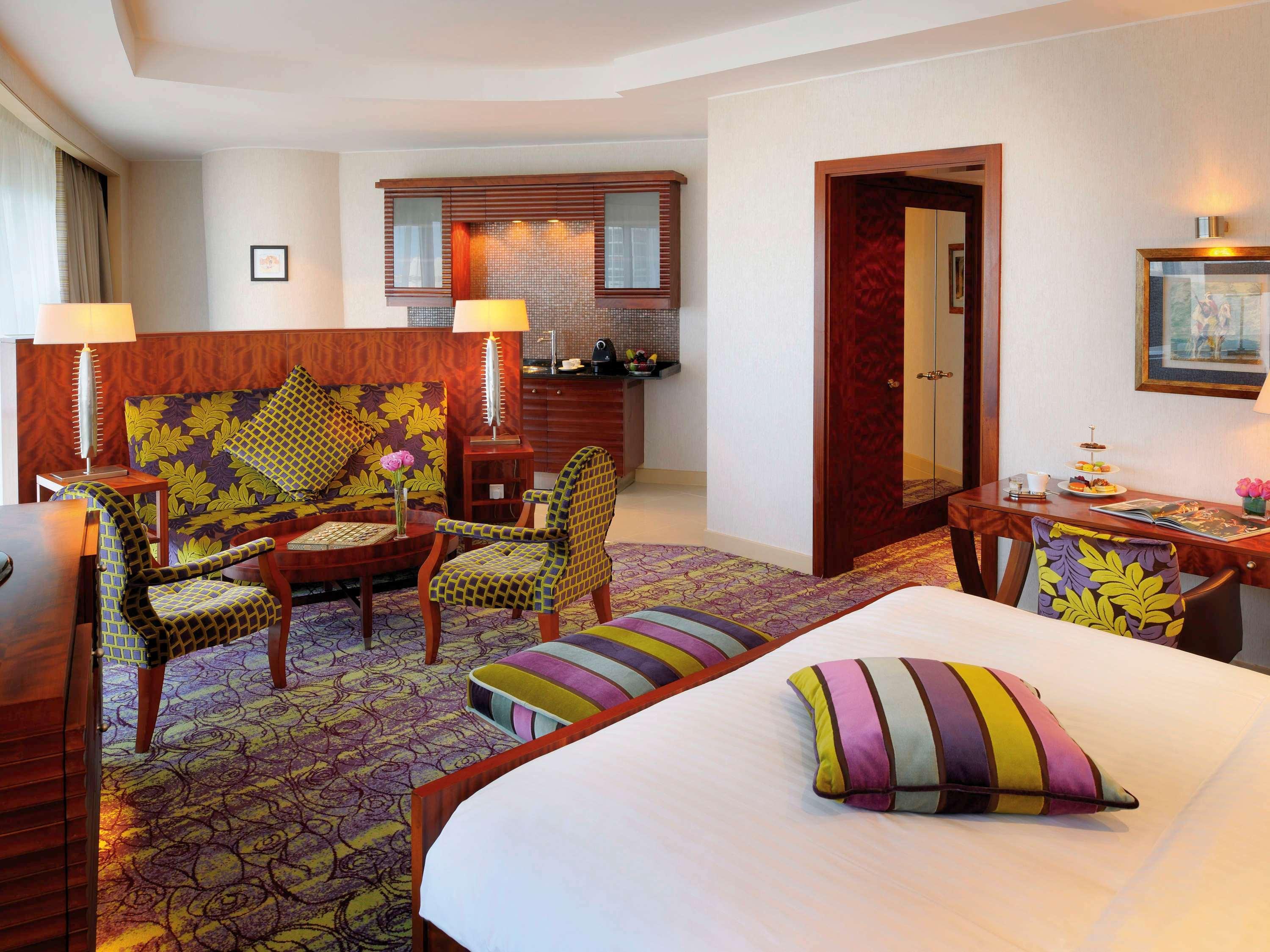 Qabila Westbay Hotel By Marriott Доха Екстериор снимка Suite