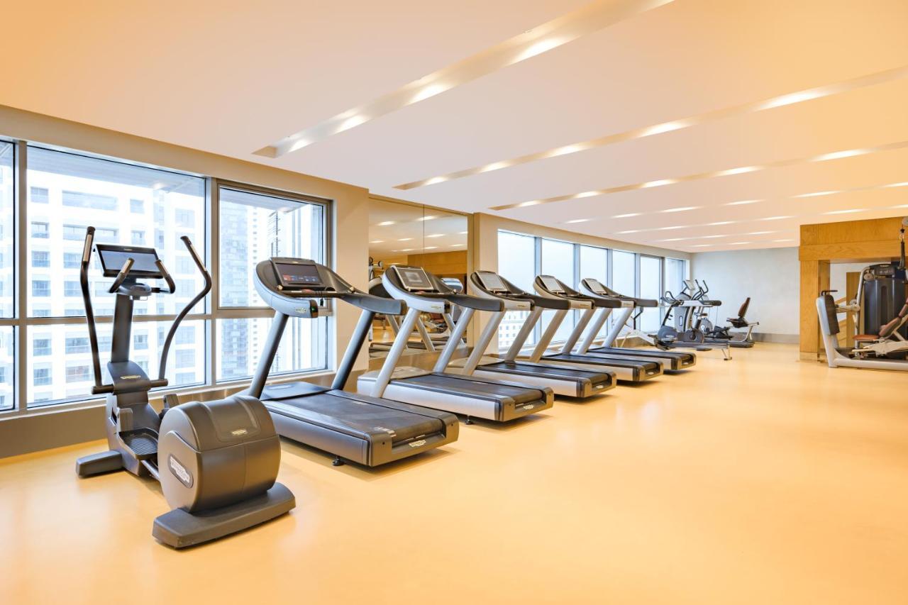 Qabila Westbay Hotel By Marriott Доха Екстериор снимка A row of treadmills