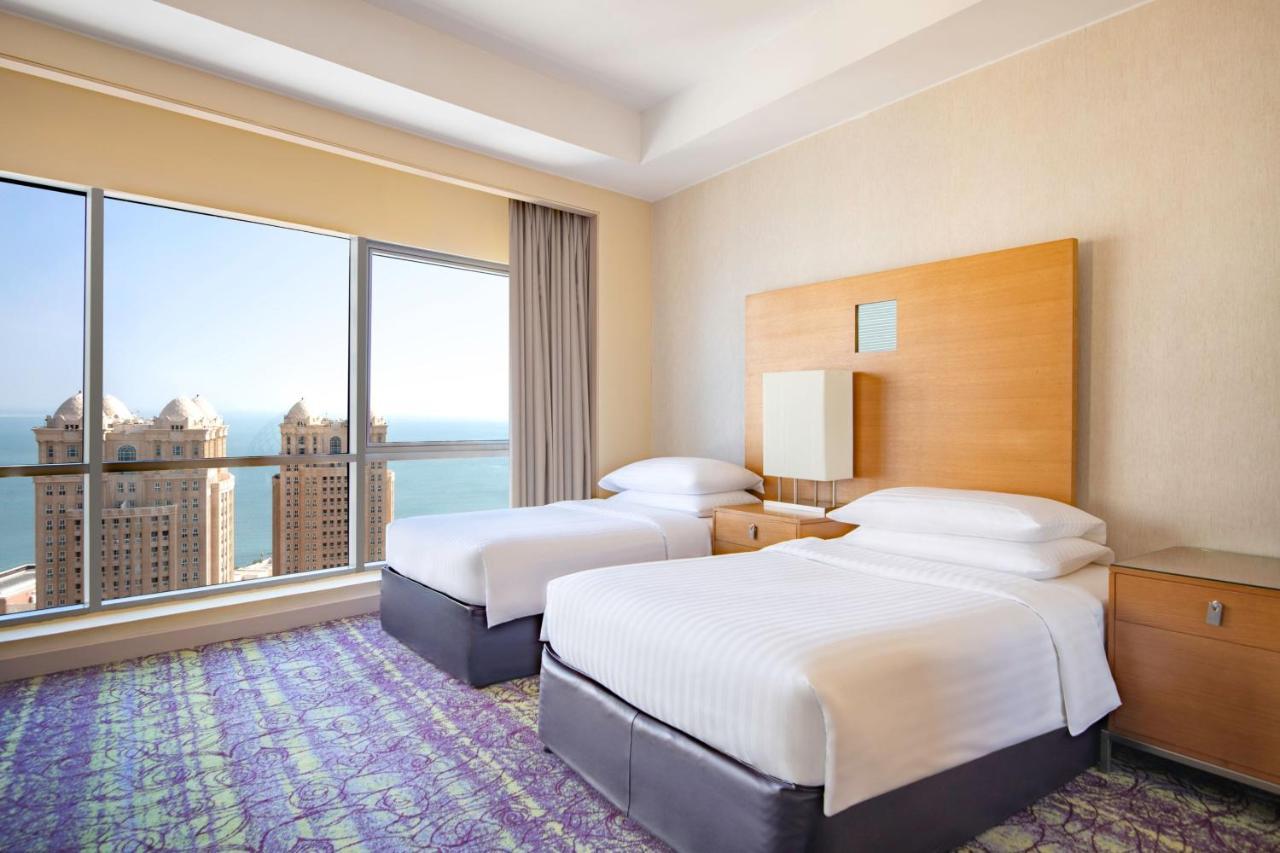 Qabila Westbay Hotel By Marriott Доха Екстериор снимка A guest room at Jumeirah Atlantis
