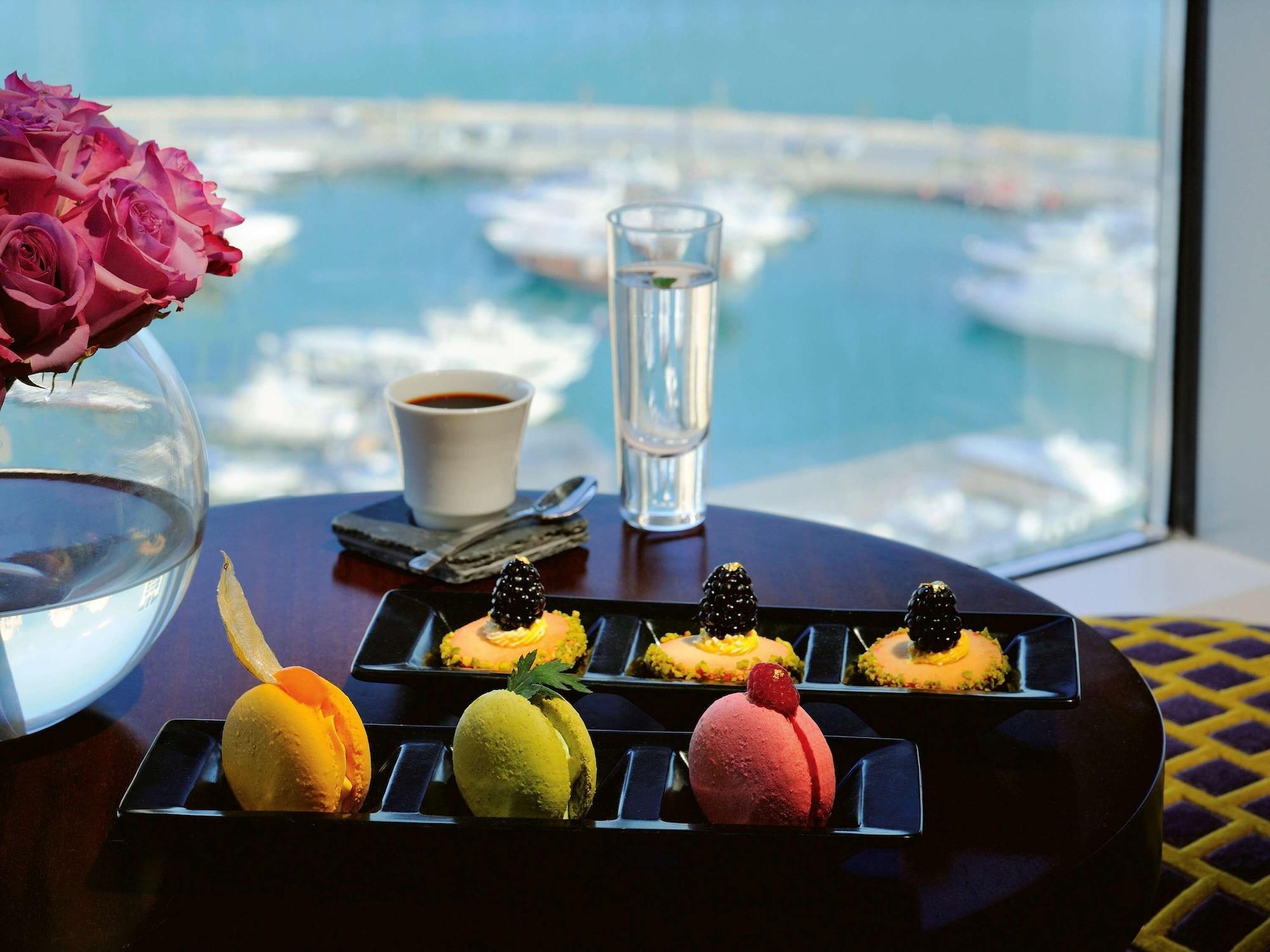 Qabila Westbay Hotel By Marriott Доха Екстериор снимка A selection of ice cream