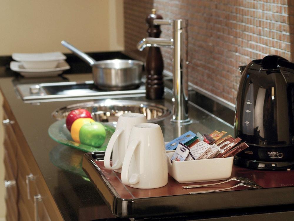 Qabila Westbay Hotel By Marriott Доха Екстериор снимка A kitchen in a serviced apartment