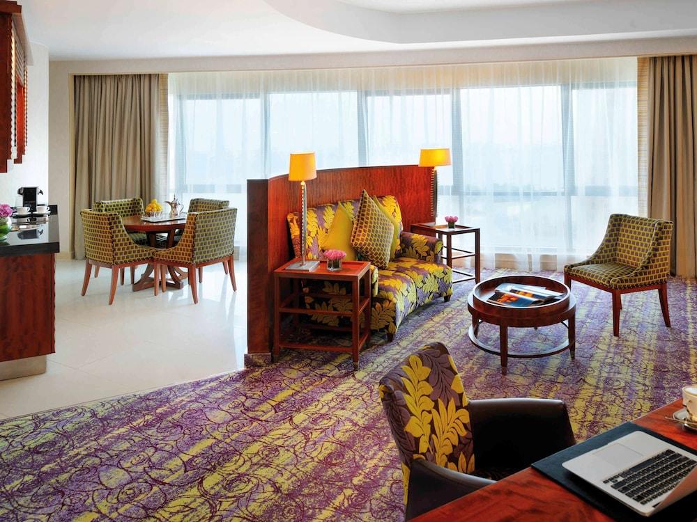 Qabila Westbay Hotel By Marriott Доха Екстериор снимка Suite at the hotel